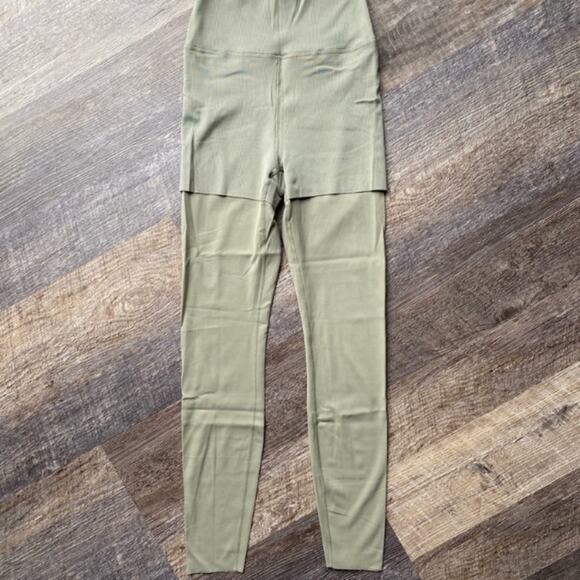 Nike yoga luxe layered 7/8 leggings - Picture 5 of 8